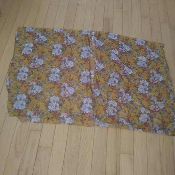 NWOT beautiful floral sheer cover up by Mudd - Picture 9 of 11